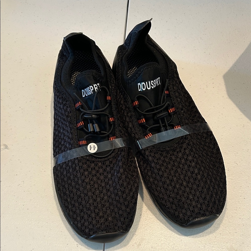 NWOT Doussprt Black Athletic Men's Water Shoes